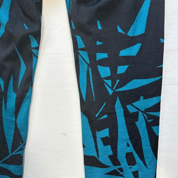 K-Deer Laguna Blue Tropical Print Capri Length Leggings Size S Small - Picture 6 of 11